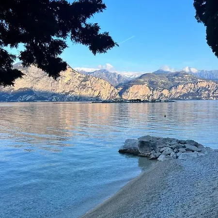 Absentia 1763 Garda Boutique - Front Brenzone sul Garda