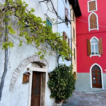 Absentia 1763 Garda Boutique - Front Appartement *