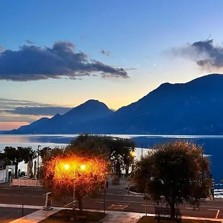 Absentia 1763 Garda Boutique - Front Apartman *