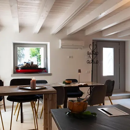 Absentia 1763 Garda Boutique - Front Apartman Brenzone sul Garda