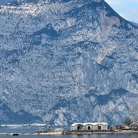 Absentia 1763 Garda Boutique - Front Brenzone sul Garda