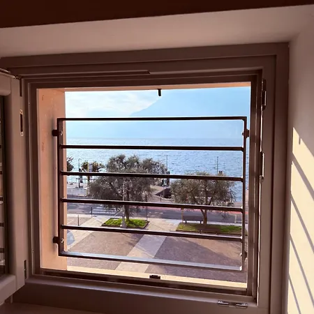 Absentia 1763 Garda Boutique - Front Brenzone sul Garda