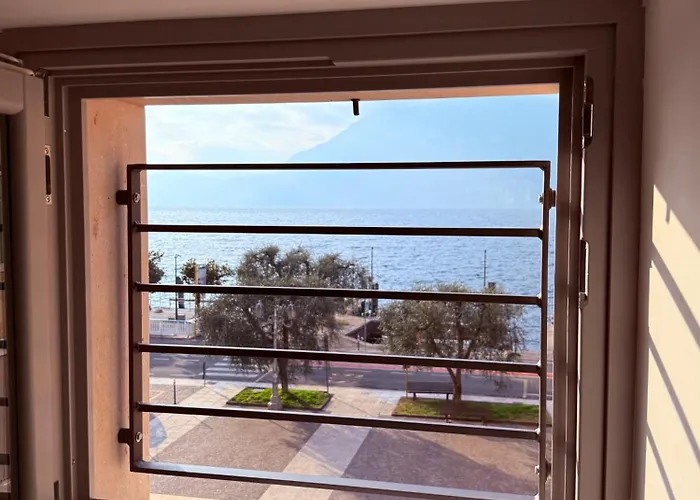 Absentia 1763 Garda Boutique - Front Brenzone sul Garda